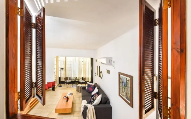 Modern-Rustic Haven in the City by Sea N Rent