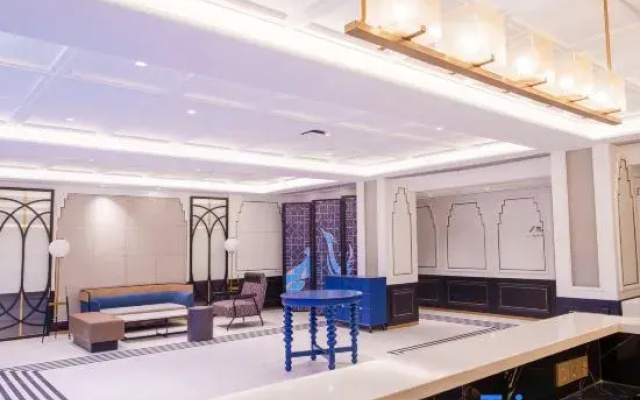 Jinjiang Metropolo Hotel (Xinyang Jigongshan Scenic Area)