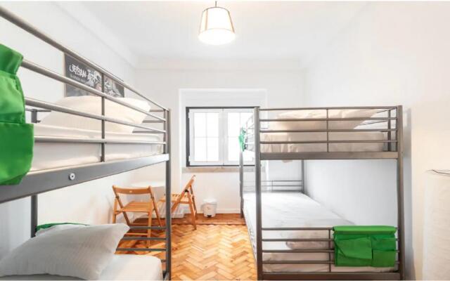 Brand new fully furnished hostel just 20 meters from Anjos metro station 16