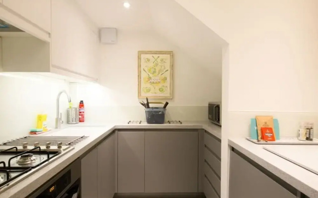 Colourful & Light 2bed Apt, Close to Tube in Kilburn