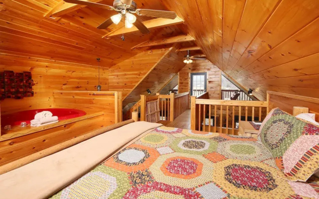 Fireside Memories 2 Br cabin by RedAwning