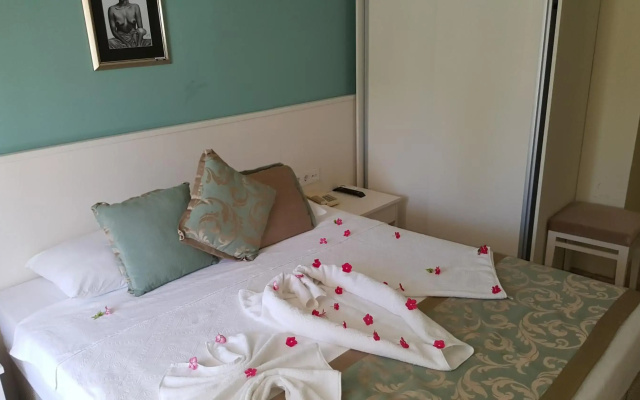 Artemis Hotel