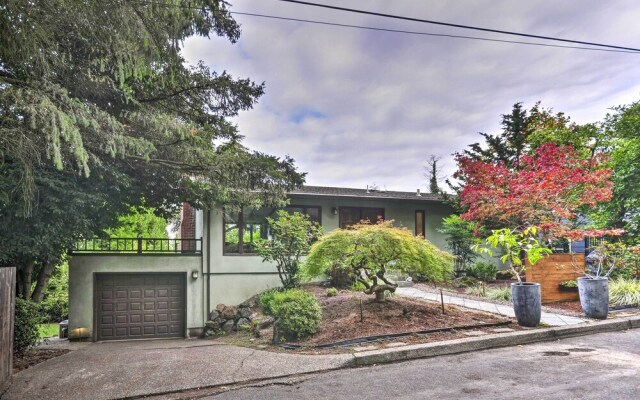 Lush Portland Flat w/ Fire Pit, 4 Mi to Dtwn!