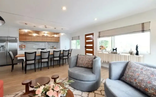 Luxury Cardiff By-the-sea Ocean View Parkhouse