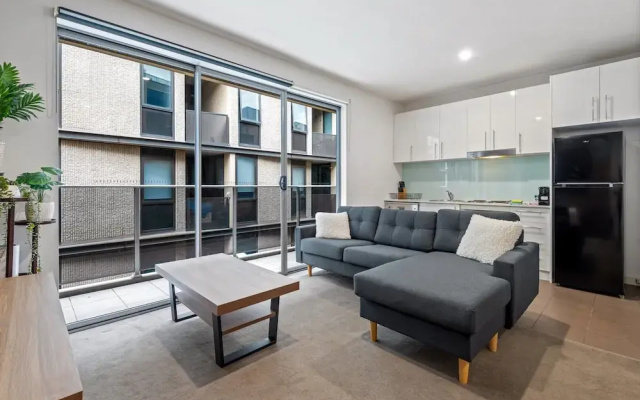 Cosy 1-bed With Balcony in Trendy St Kilda