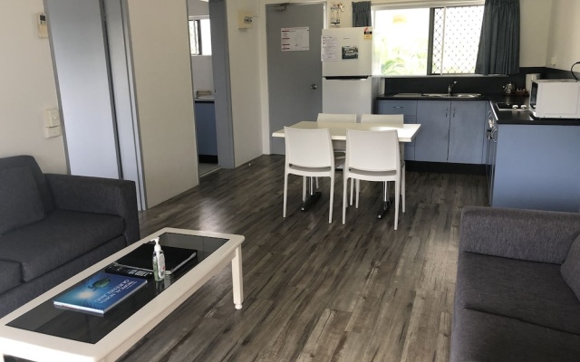 Cocos Holiday Apartments – Guest Rooms – Cairns