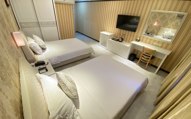 Lucky 8 Hotel