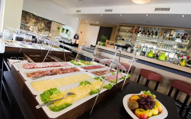 Hotel Parqeo Im A66