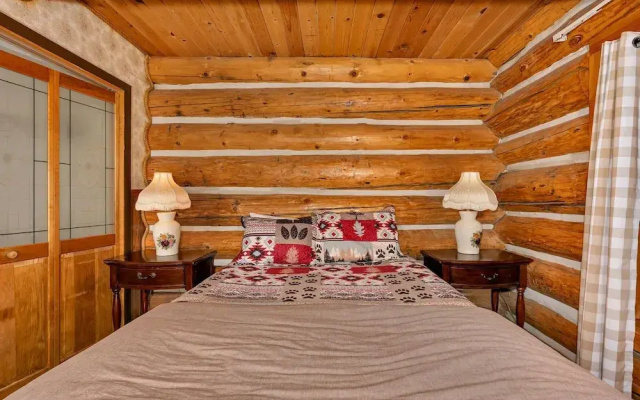 The Log Home Quintessential Log Cabin in Ynp!