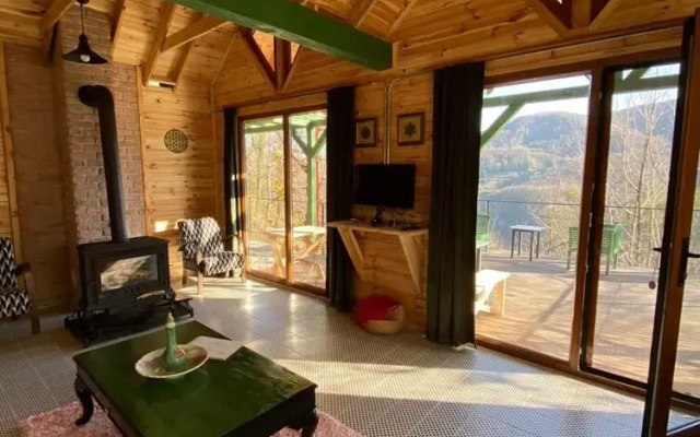 Secluded Wooden House With Jacuzzi in Sapanca