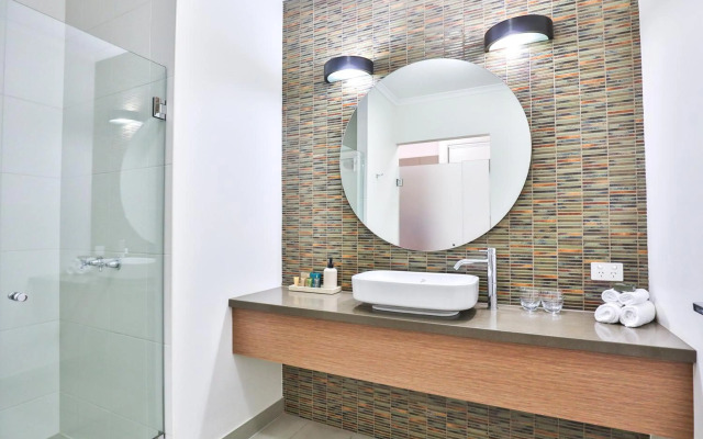 Indulge Apartments - Ontario