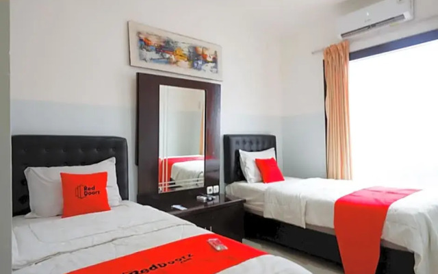 RedDoorz near Wisata Kota Lama Semarang