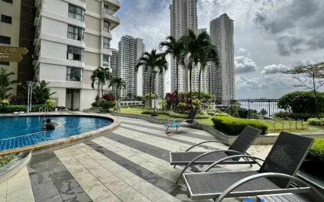 Superb Seaview 3 Balcony Country Garden Danga Bay near CIQ JB | 3B2B – Pool – Johor Bahru