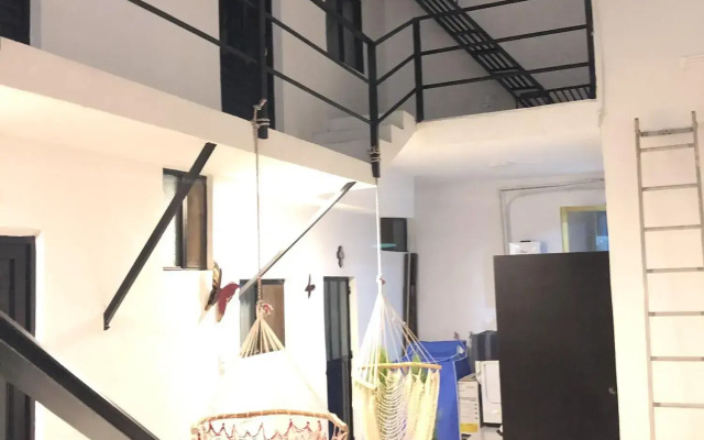 FRIDA. Suites & Lounge