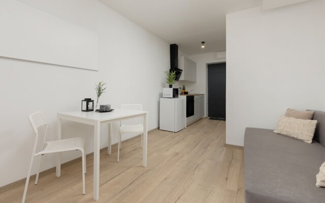 White Studio in City Center by Renters