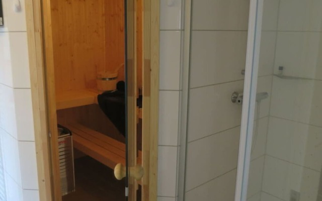 Cosy Apartment by the Lake