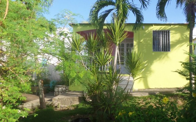 Bungalow With 2 Bedrooms in Petit-canal, With Wonderful Mountain View,
