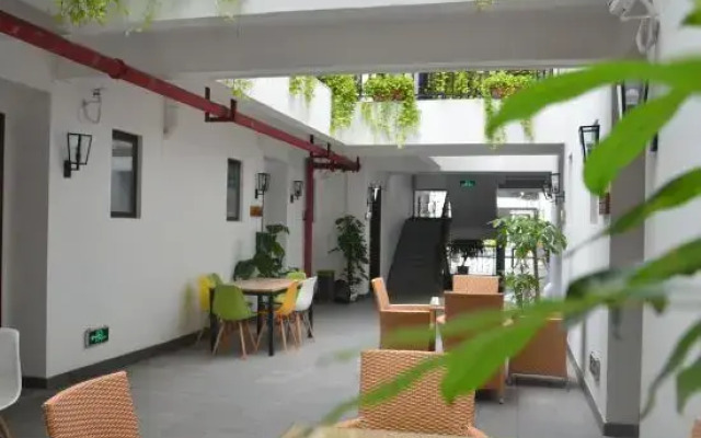 Zhenyangxia Scenic Area Theme Inn