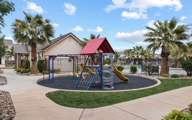 Magnolia Pool, Hot Tub, and Pickleball!