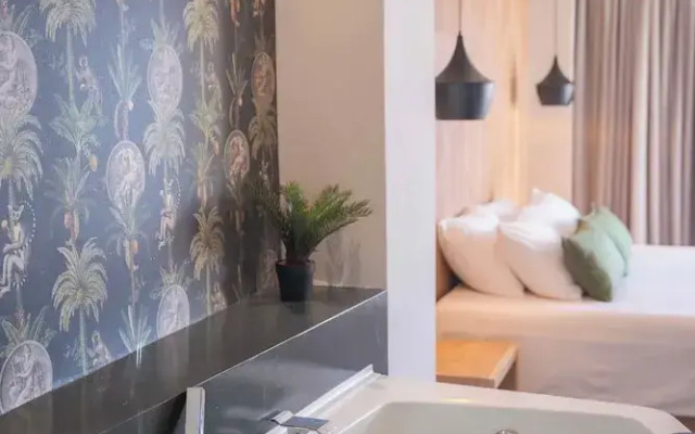 HOM54 Luxury Suites