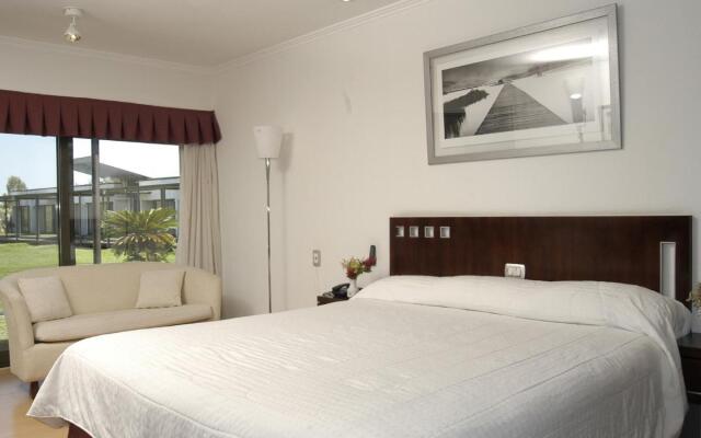 Camberland Resort And Suites Pilar