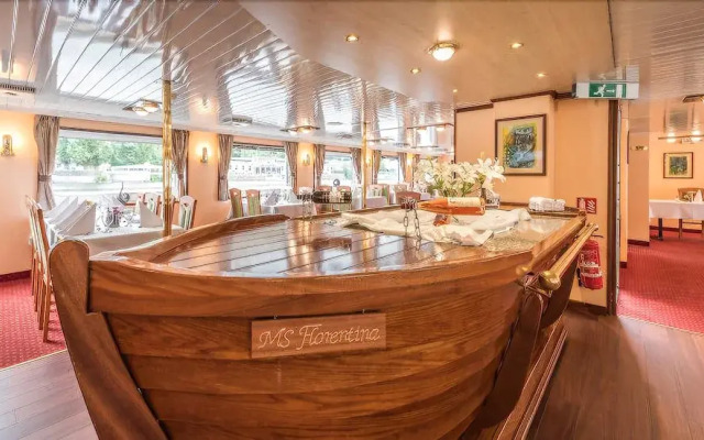 Florentina Boat Hotel