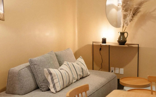Mr. W Kin Pech - 1 Amazing 2BR, Designer's Choice