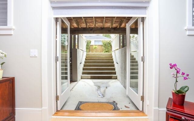 Charming Suite Cypress by Elevate Rooms