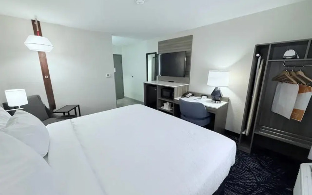 Clarion Pointe