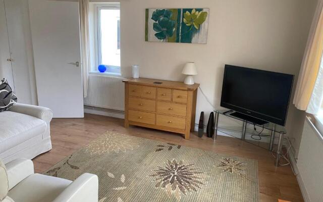 Spacious first floor apartment in the centre of Church Stretton with free parking