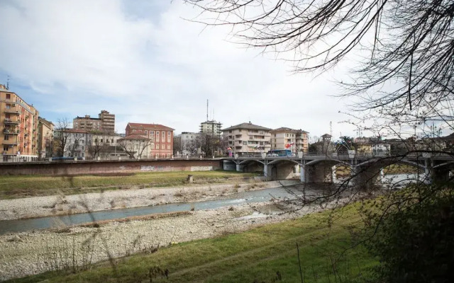 Parma Railway Station Apartment with Garage