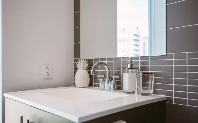 QuickStay - Beautiful Toronto Condo, City Views