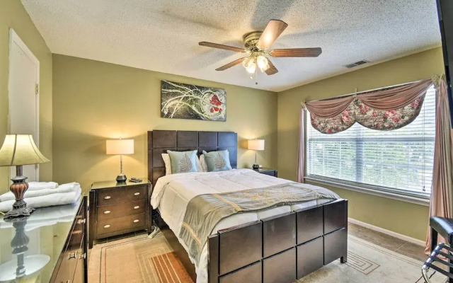 Hampton Home w/ Fireplace + Close to Beaches!