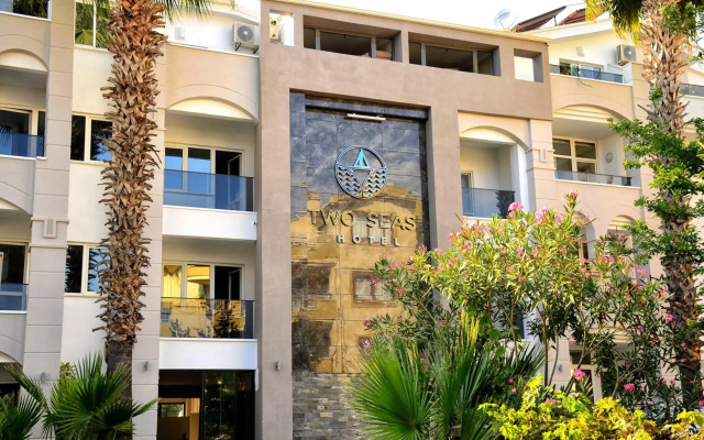 Two Seas Hotel
