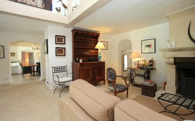 Provencal Villa in the Heart of the Luberon Scrubland