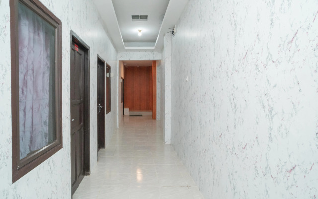RedDoorz Plus near ITC Cempaka Mas 2