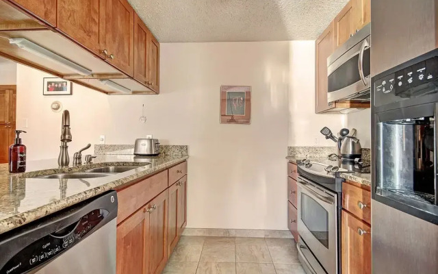 Alluring Lofty Condo In East Village - PG310 by RedAwning