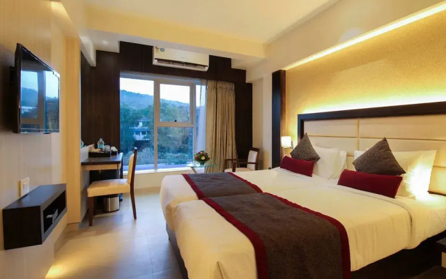 Vista Vashi Inn