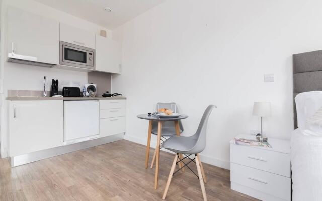 Spacious And Elegant City Centre Studio!