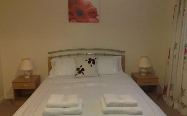 Clover Holidays - Leslie House