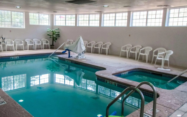 Holiday Inn Express & Suites Englewood Denver South by IHG