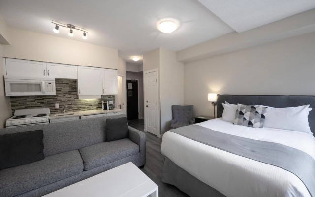 Alpenglow Lodge Sunny Studio with Sitting Area by MVA