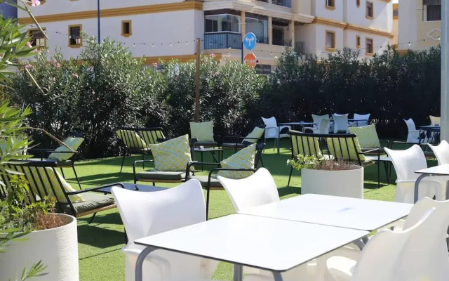3 Bed Apartment Sleeps 6 With Shared Pool