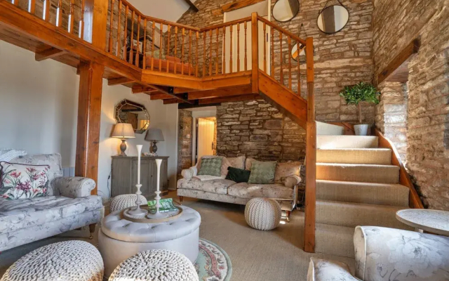 Barn in Peak District with Countryside Views