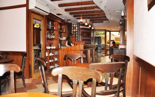 Hotel Lugano Tirana