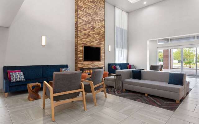 La Quinta Inn & Suites by Wyndham Ft. Pierce