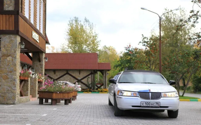 Отель Эсмеральд