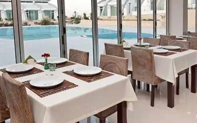 Fairmont Holiday Village