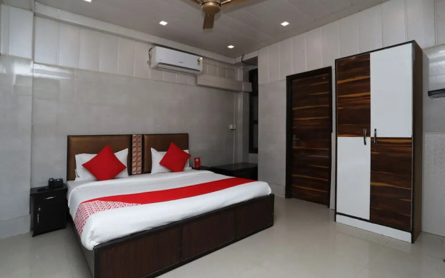 OYO 36011 Qlark Stay