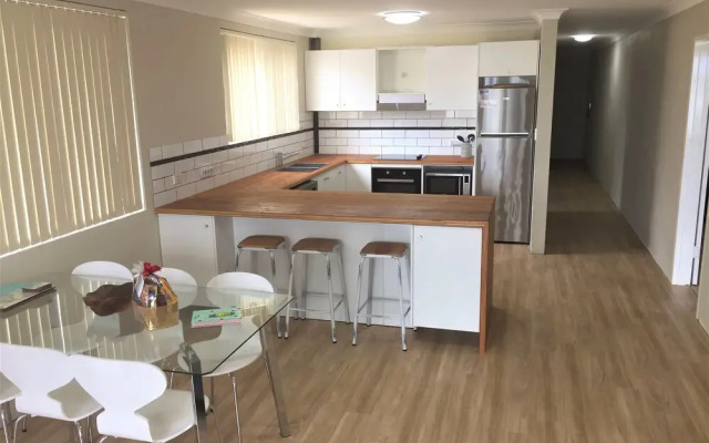 Wallis View - Lakeside Family Retreat